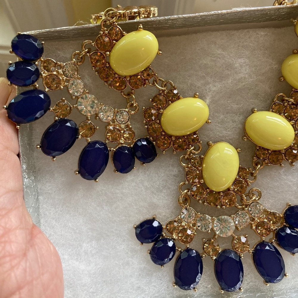 Fabulous Statement Necklace - Picture 2 of 6